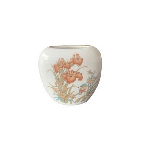 Vintage Shaddy Porcelain Vase Elegant and Exquisite Japanese Craftsmanship Bird